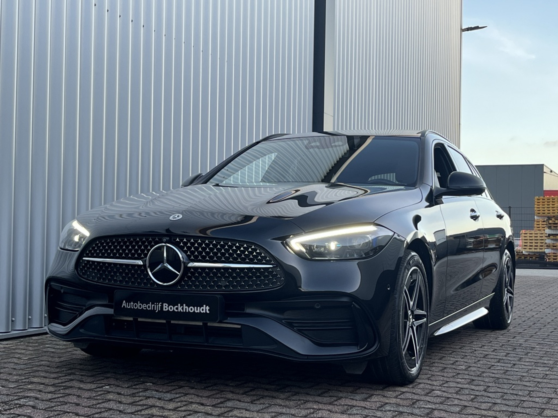41605146-2.jpg