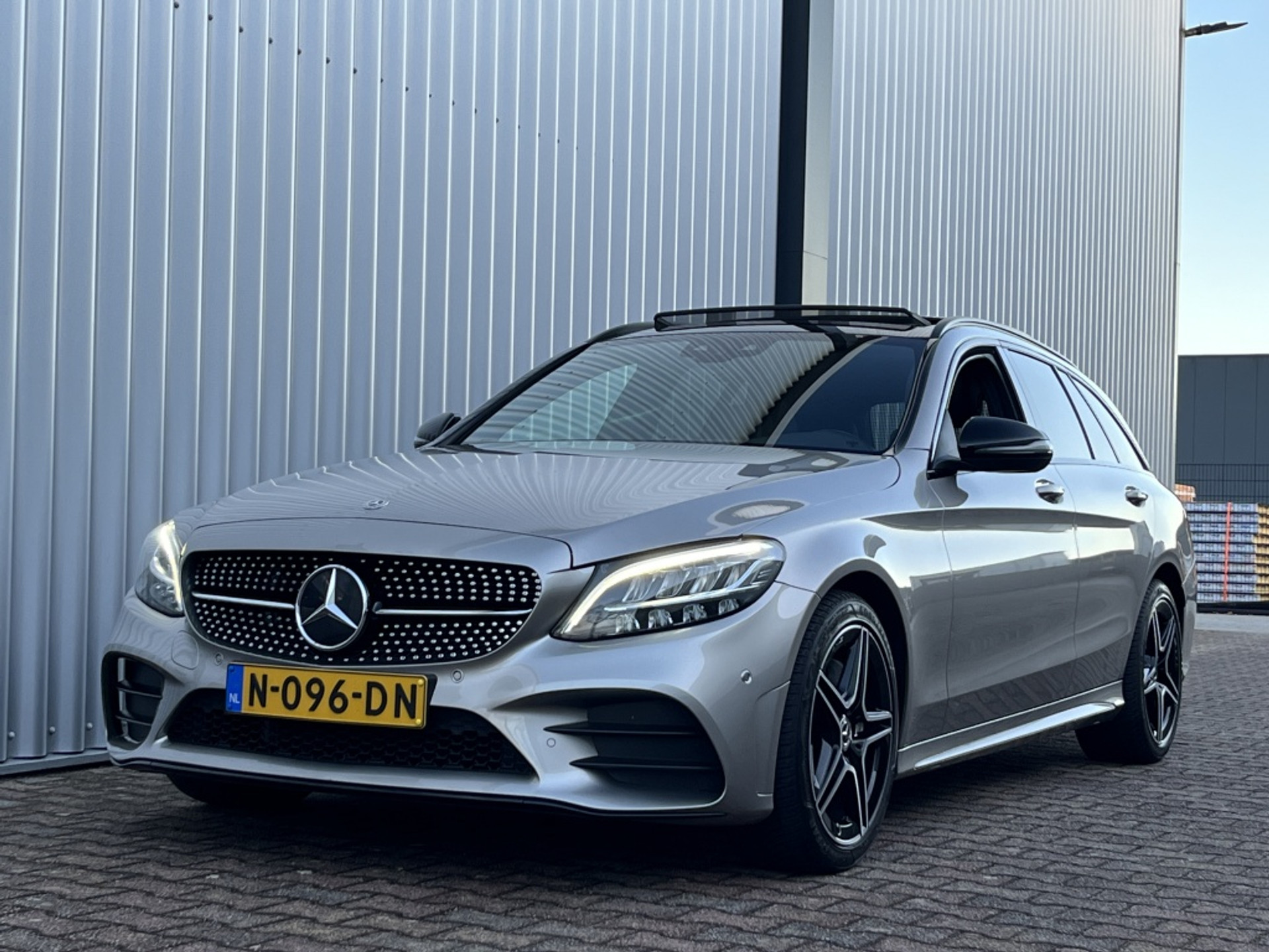 41709413-2.jpg