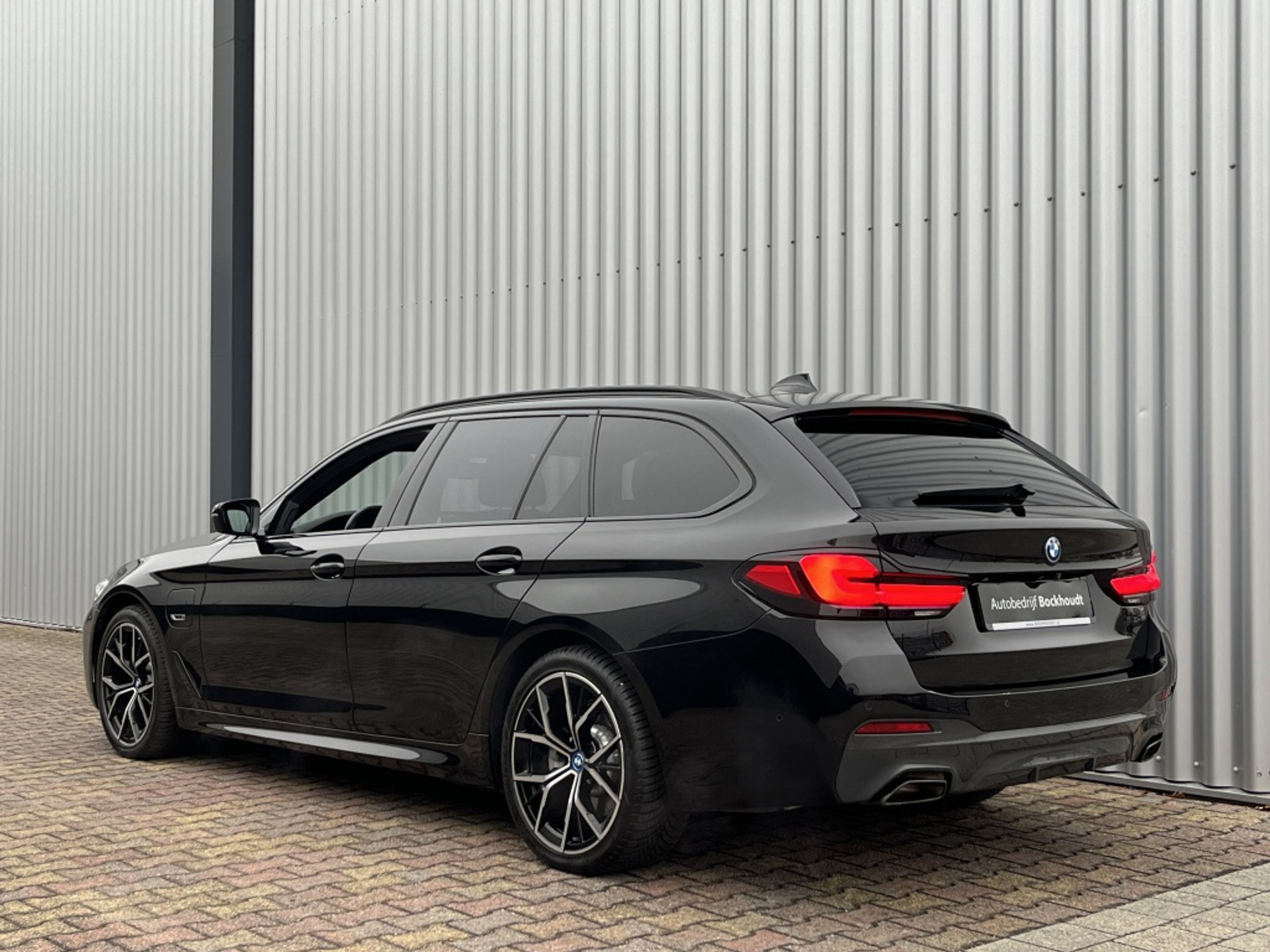 41745840-6.jpg