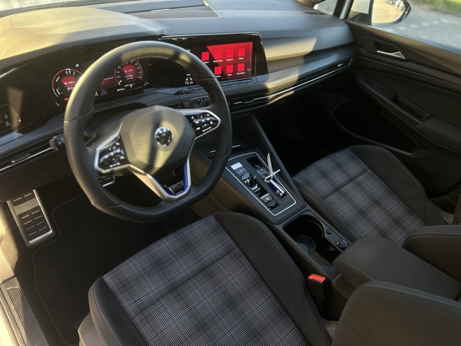 43579179-8.jpg