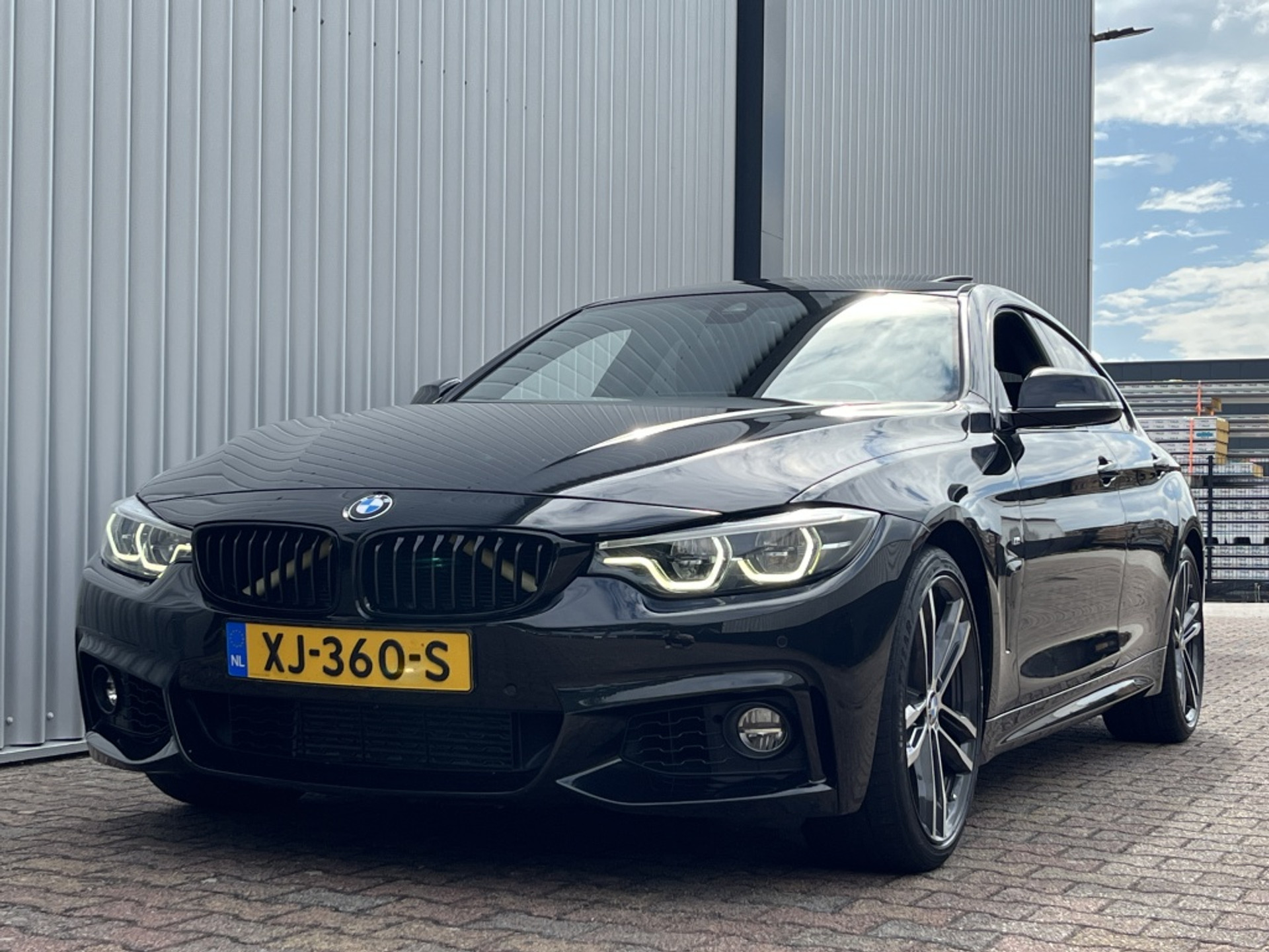 46477305-2.jpg