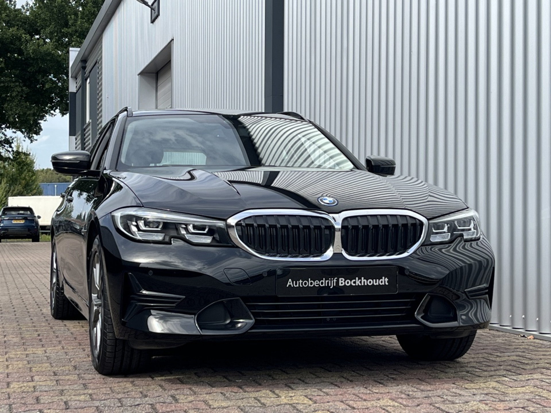 47227090-10.jpg