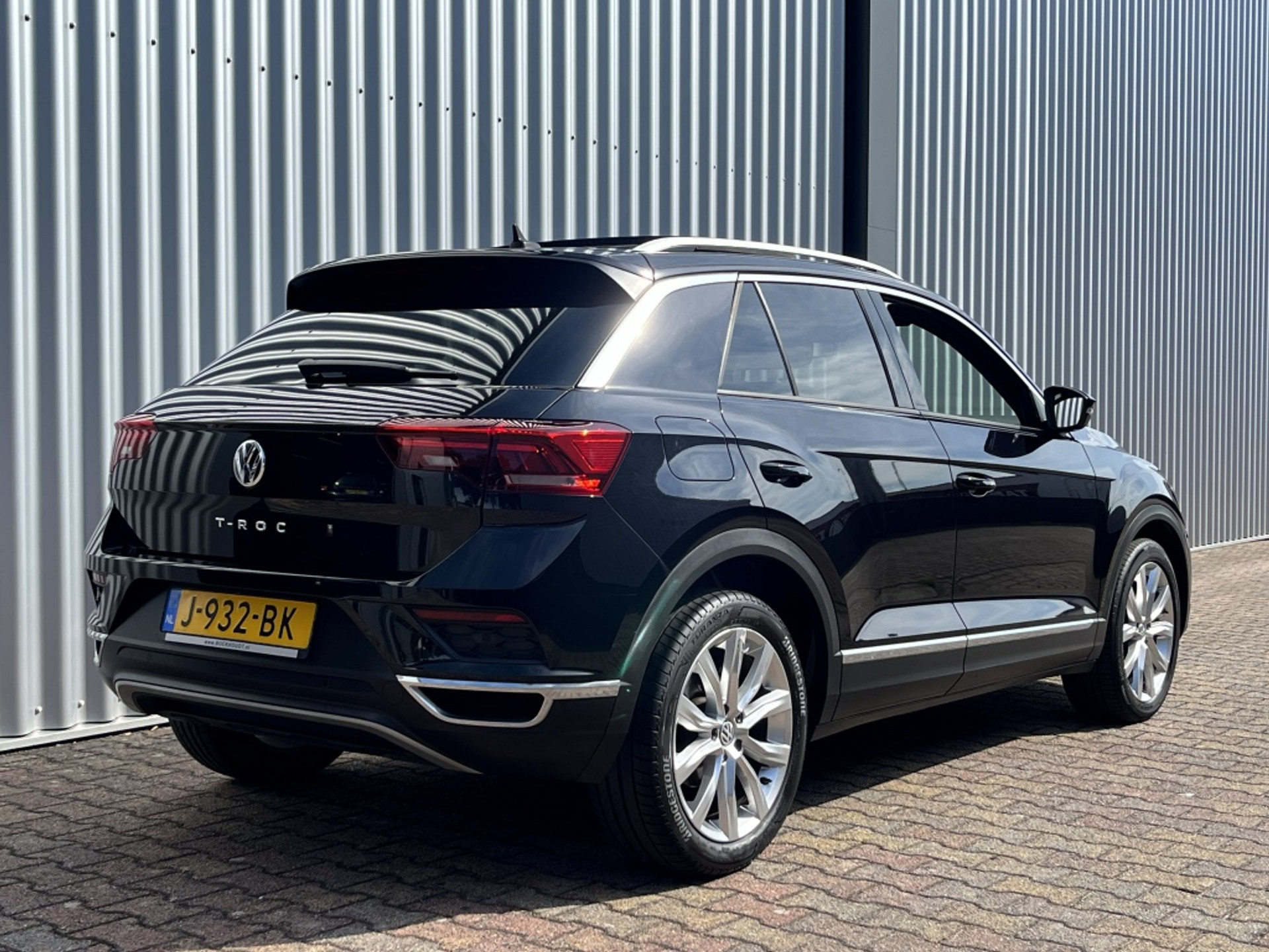 47280744-12.jpg