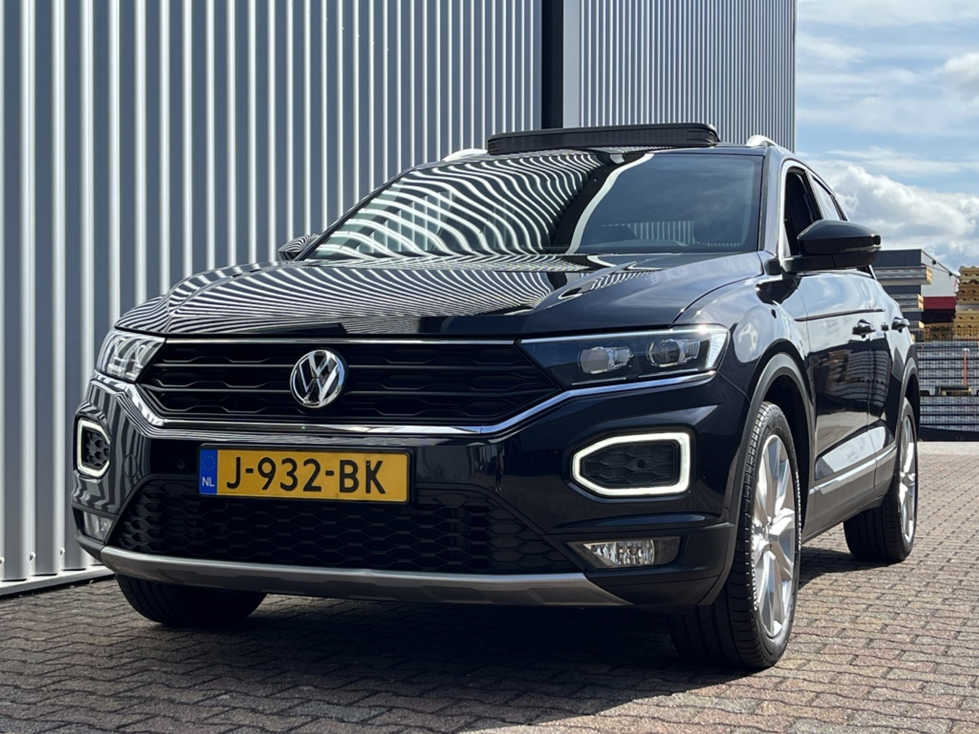 47280744-2.jpg